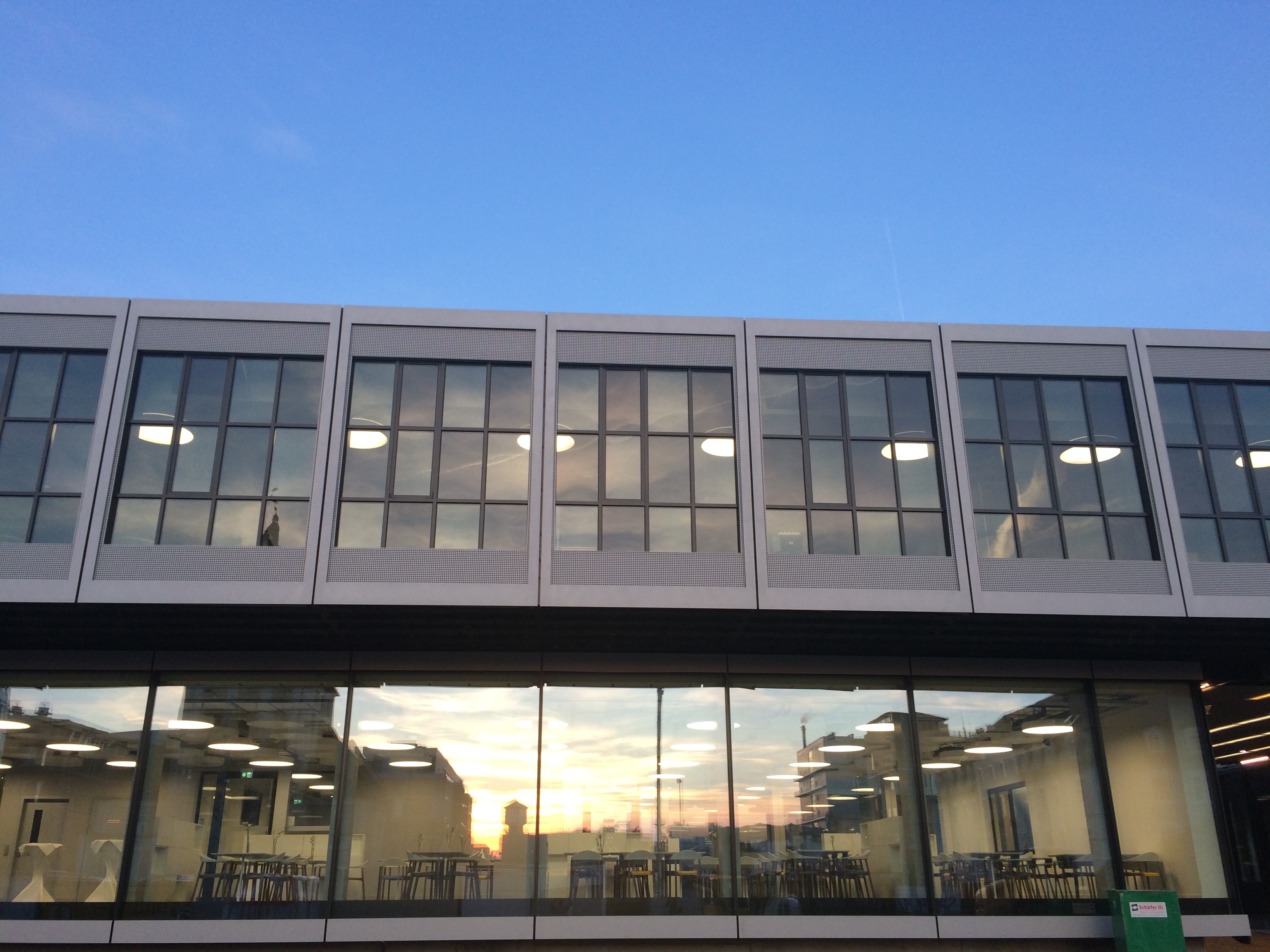 Fassade mit Liquid Crystal Windows